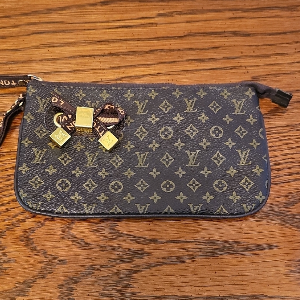 Source Unknown Black and Gold Monogram Clutch - image 1